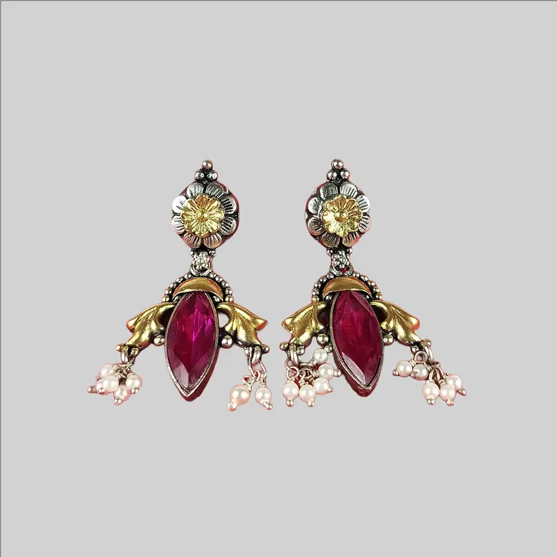 Cutstone Silver Earring In Gold Finish 1